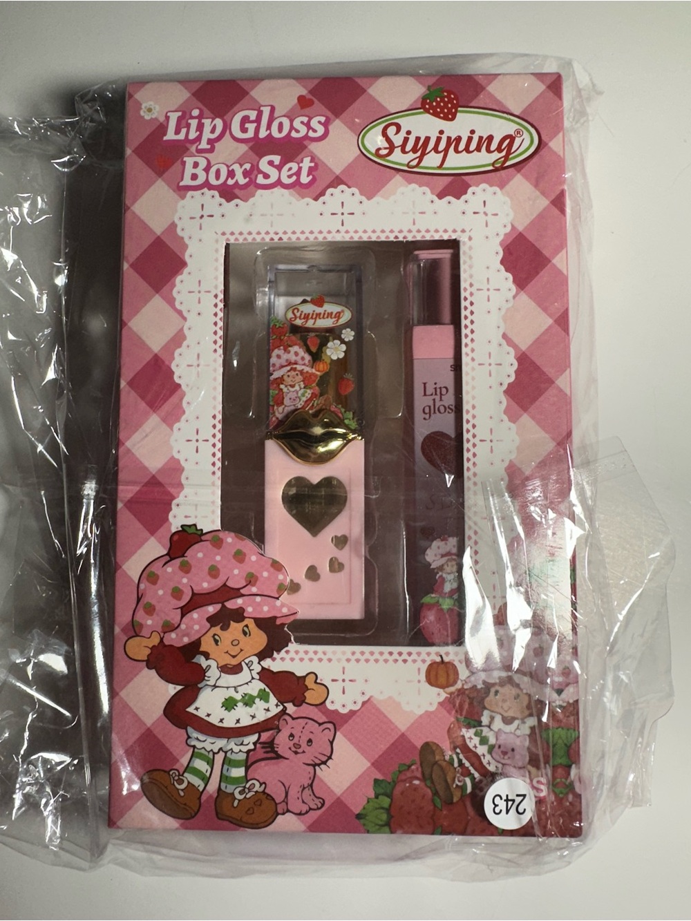 🍓 Strawberry-Themed Beauty Gift Set – Cosmetic Bag, Lip Gloss, Hand Cream & More - Picture 5 of 8